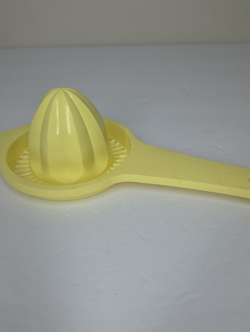 Vtg Ekco Yellow Plastic Lemon Citrus Manual Juicer Reamer USA Handheld